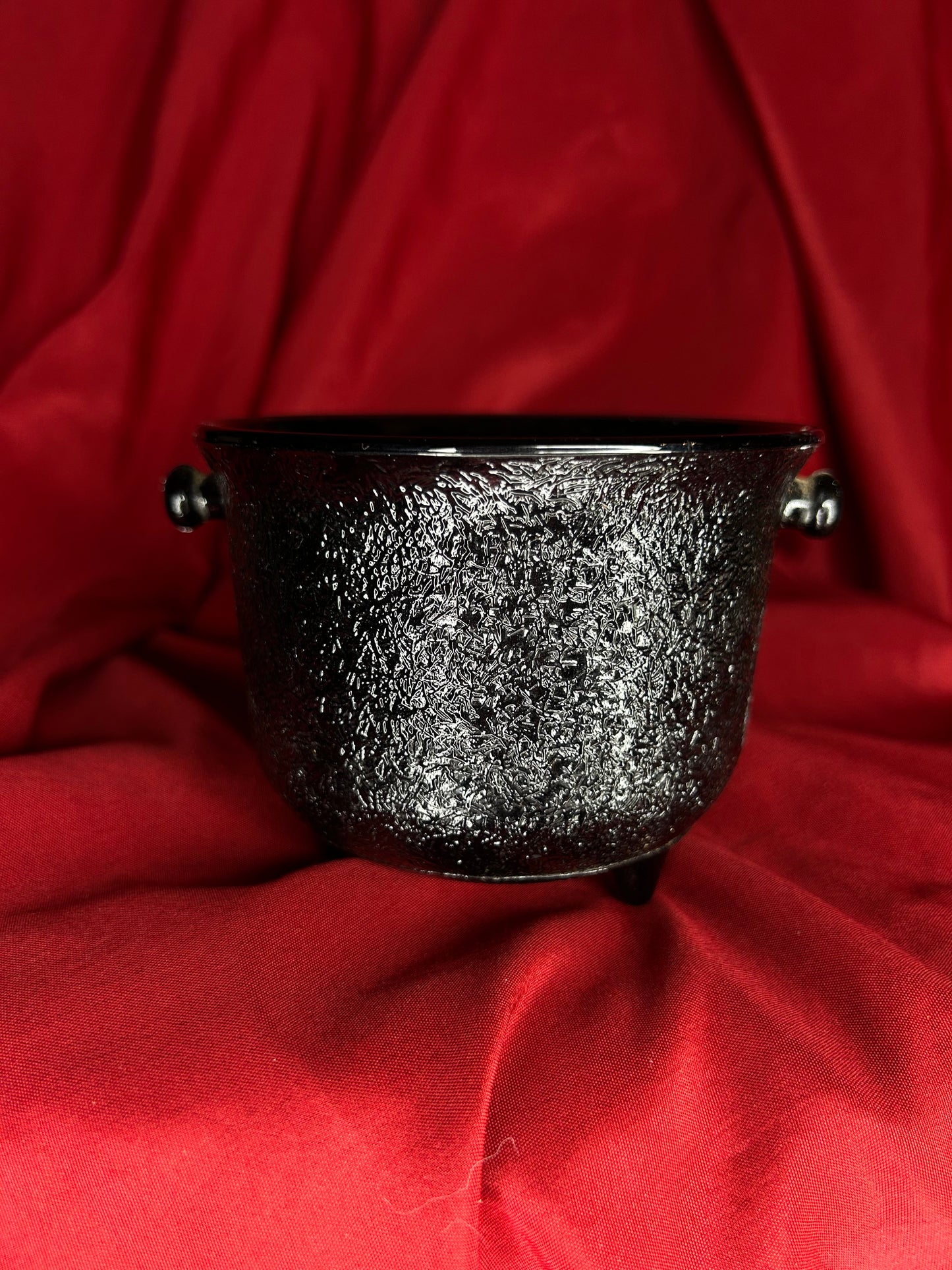 Black Amethyst Cauldron